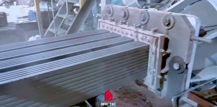 Machine à fabriquer des briques - Extrudeuse sous vide à deux étages de taille moyenne pour briques et tuiles en argile 4