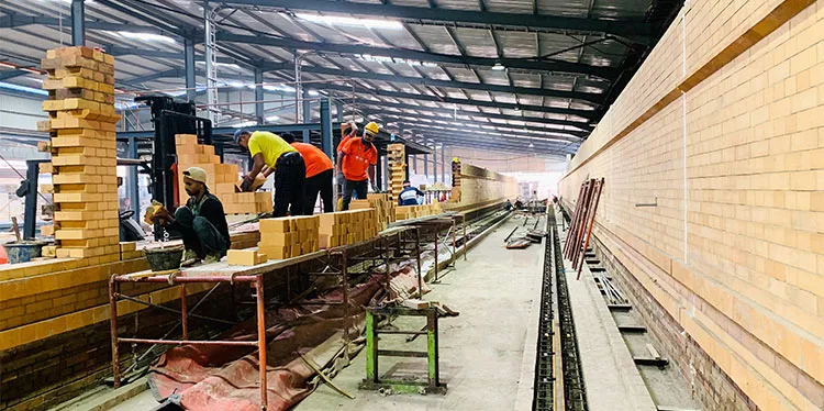 Four à tunnel pour la cuisson de briques, céramiques et tuiles avec contrôle automatique de la température et haut rendement thermique 2